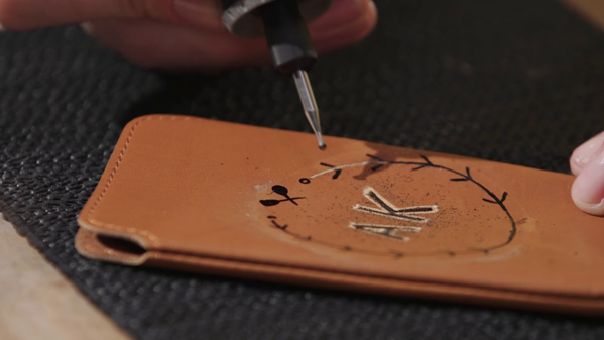 2024] How to Engrave Leather: Top 9 Leather Engraving Techniques