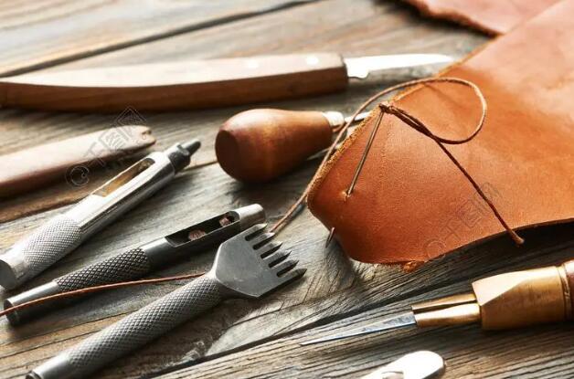 Leather tooling basics tutorial for beginners with Craftools and